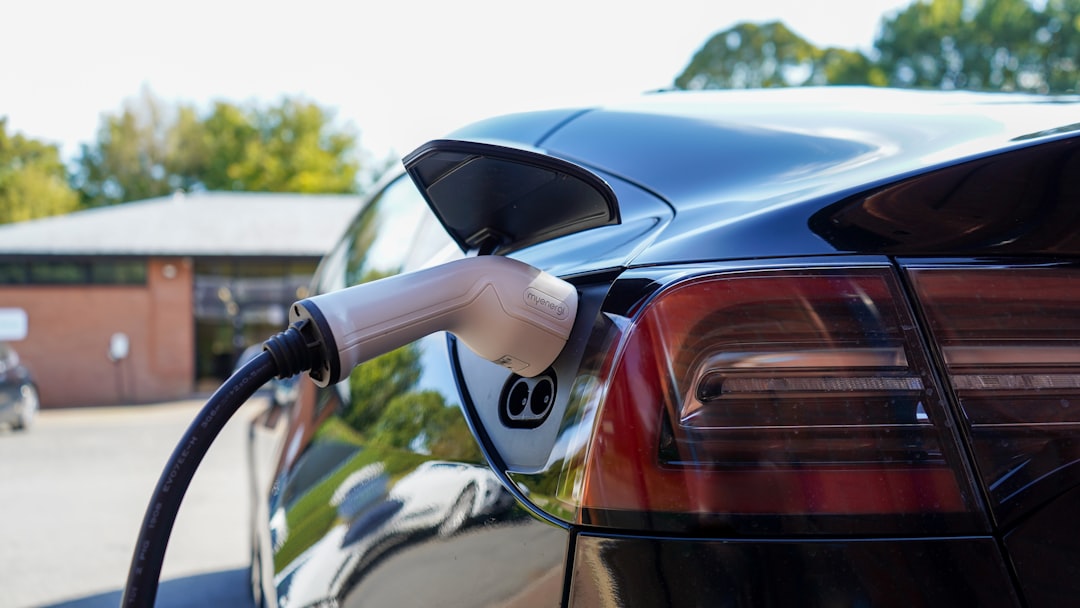 Elektrische auto als thuisbatterij: hoe werkt bidirectioneel laden en wat levert het op?